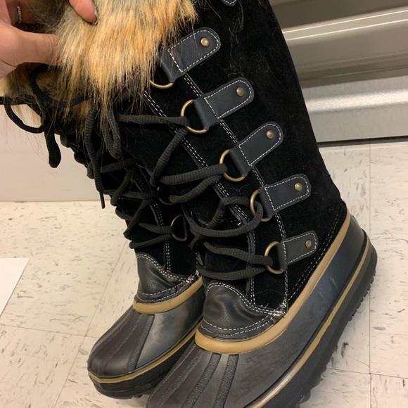 Women’s cold weather faux fur duck style boot. - Picture 4 of 6